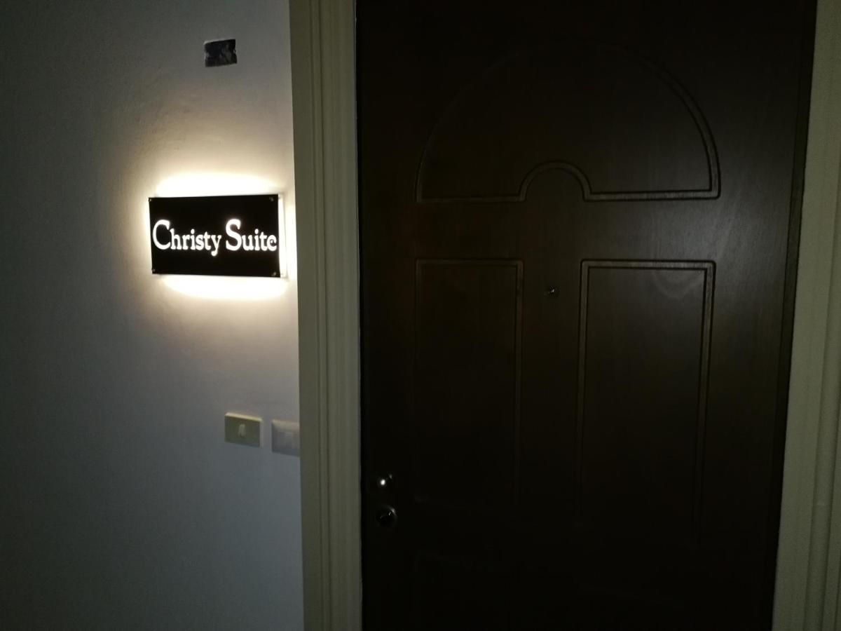 Christy Suite Elegante appartamento nel centro storico di Anzio Esterno foto