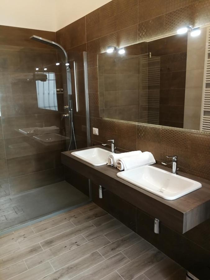 Christy Suite Elegante appartamento nel centro storico di Anzio Esterno foto