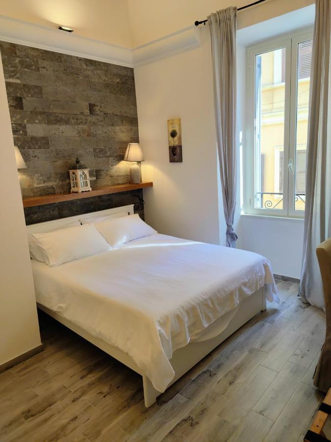 Christy Suite Elegante appartamento nel centro storico di Anzio Esterno foto