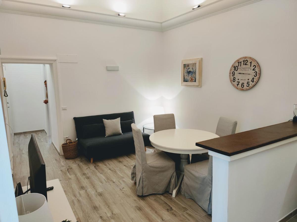 Christy Suite Elegante appartamento nel centro storico di Anzio Esterno foto