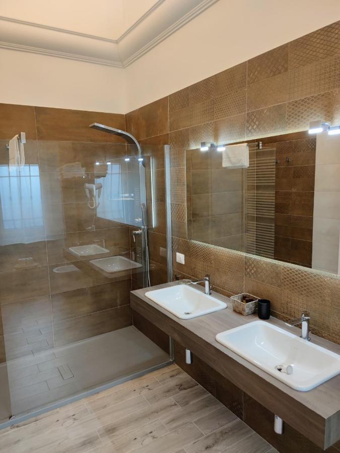 Christy Suite Elegante appartamento nel centro storico di Anzio Esterno foto