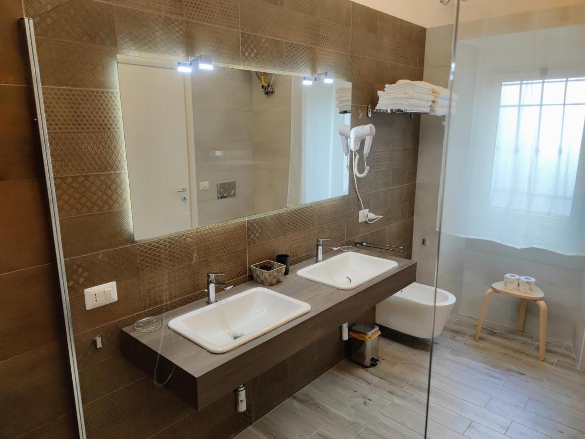 Christy Suite Elegante appartamento nel centro storico di Anzio Esterno foto